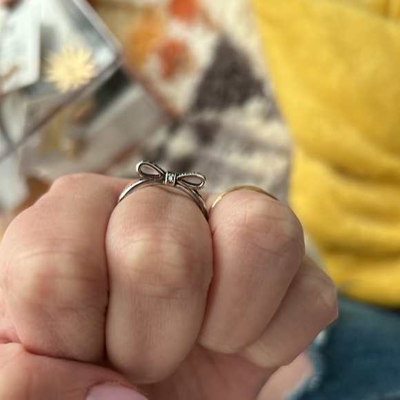 Pandora Bow Ring - Picture 3 of 5